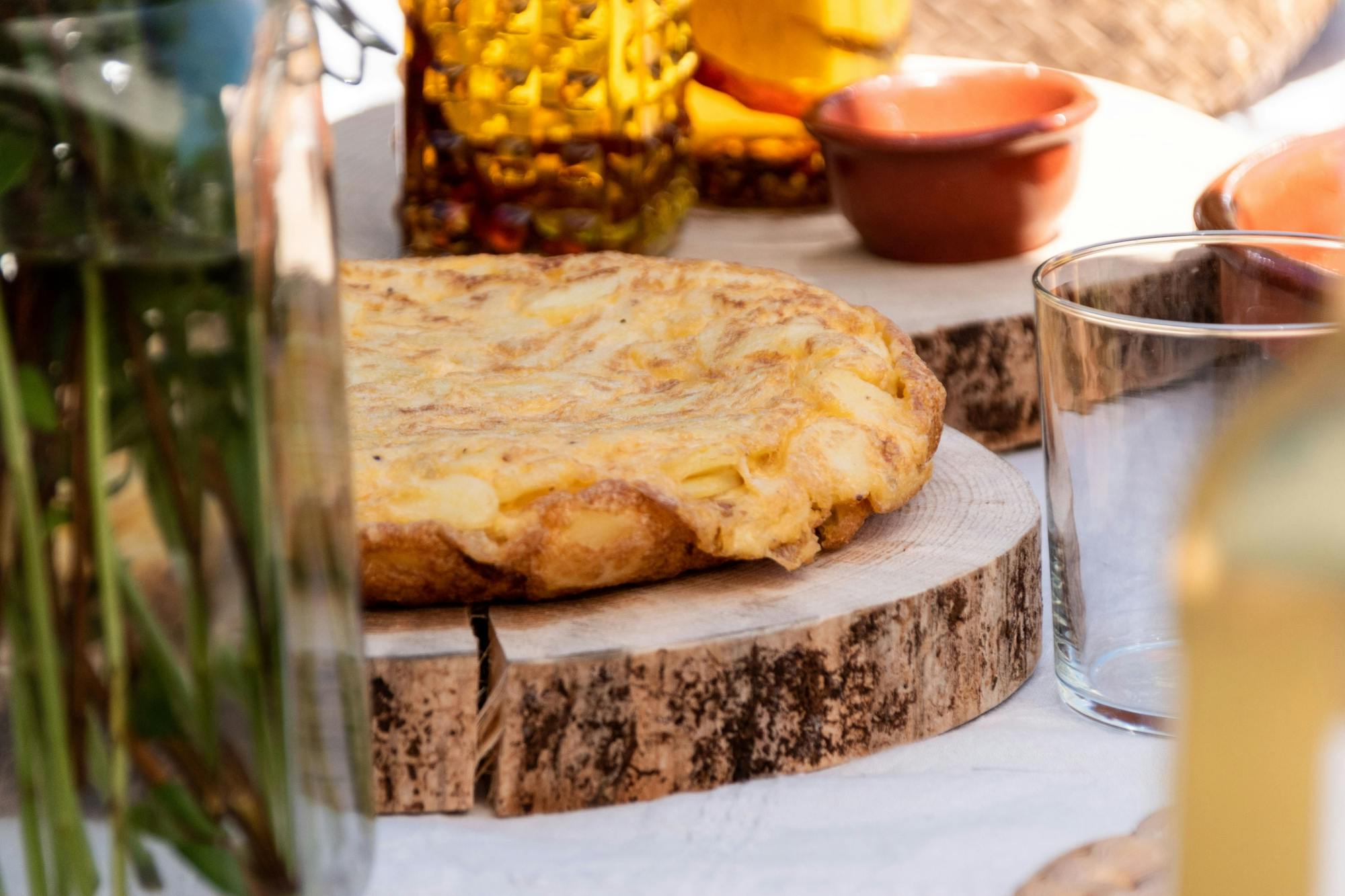 Paella-cooking workshop and tapas in Ibiza with lunch and wine