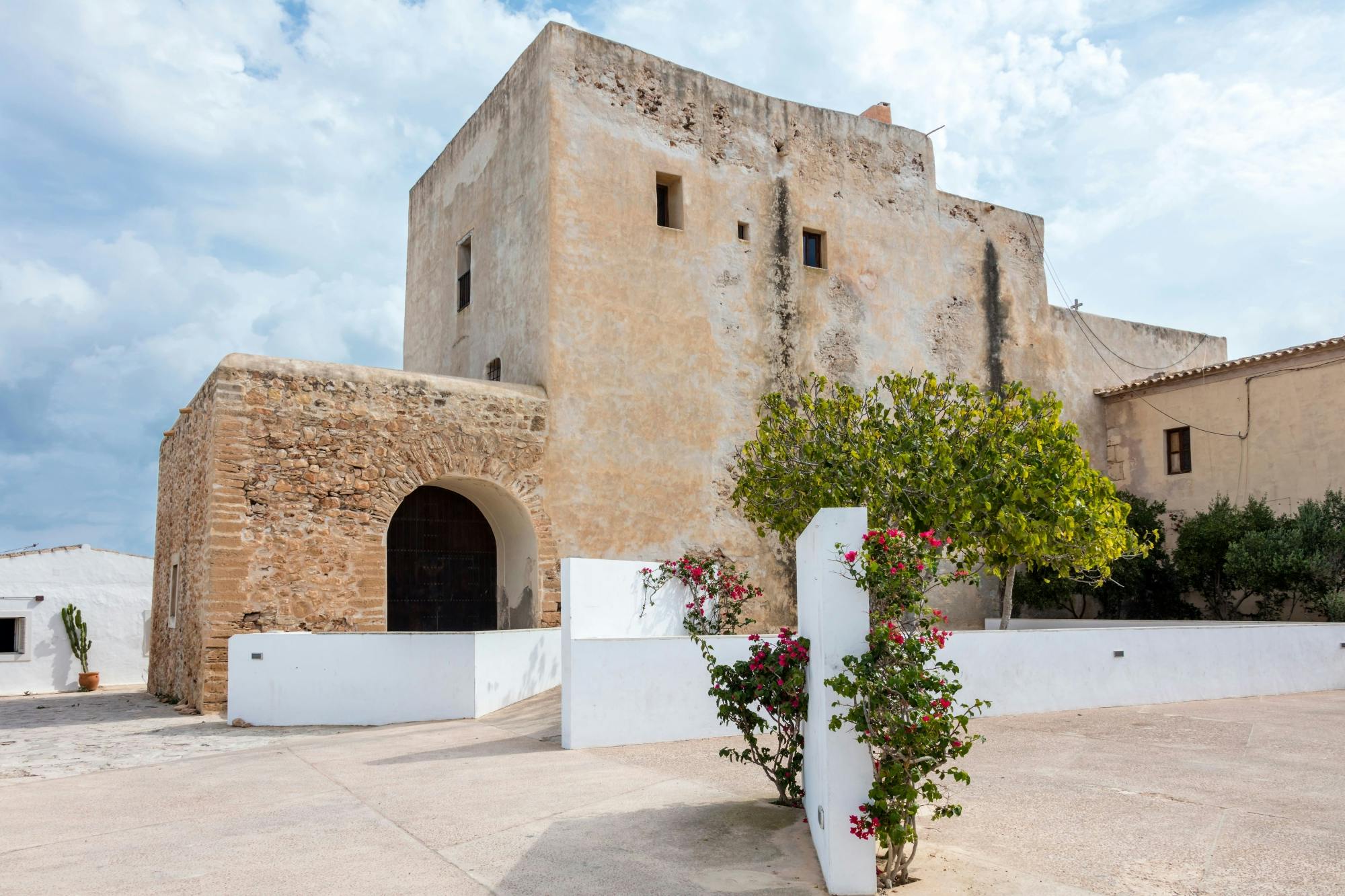 Full-day private guided tour of Formentera