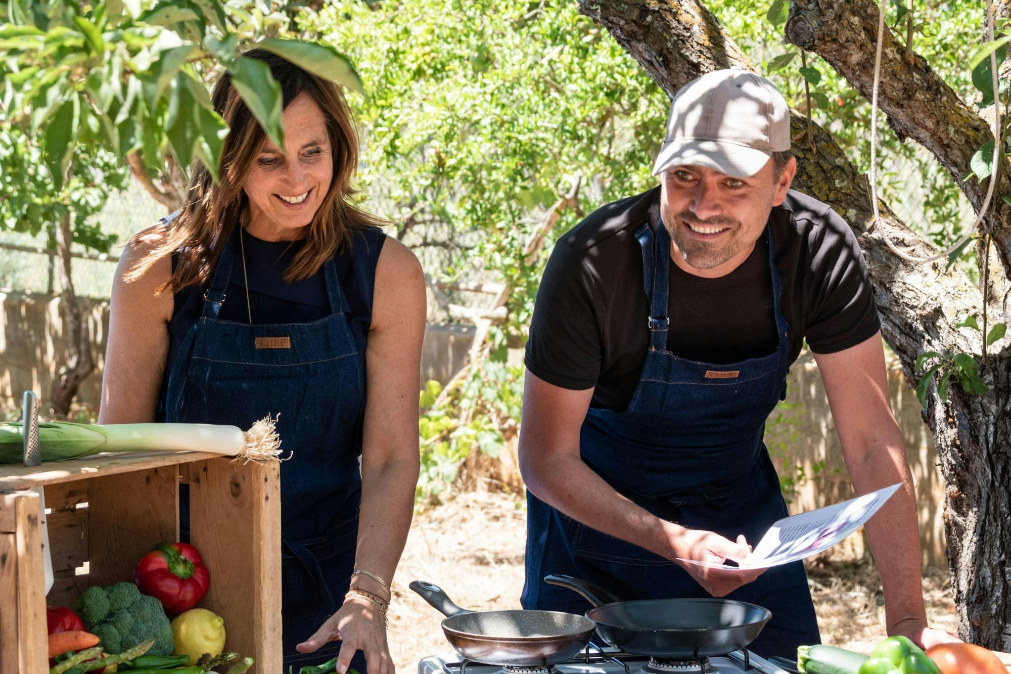 Paella-cooking workshop and tapas in Ibiza with lunch and wine