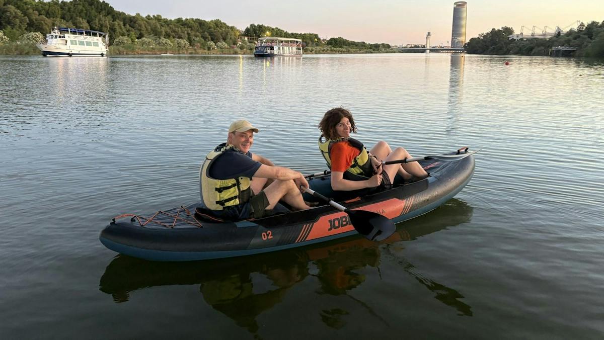 1- or 2-hour kayak rental in Seville