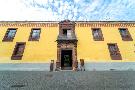 Guided Tour of La Laguna, Canarian Lunch and Wine Tasting