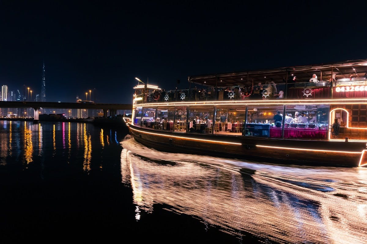 Cruzeiro com jantar de luxo no canal de Dubai com transfer e bebidas opcionais