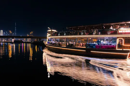 Crociera con cena di lusso sul canale di Dubai con trasferimento e bevande opzionali