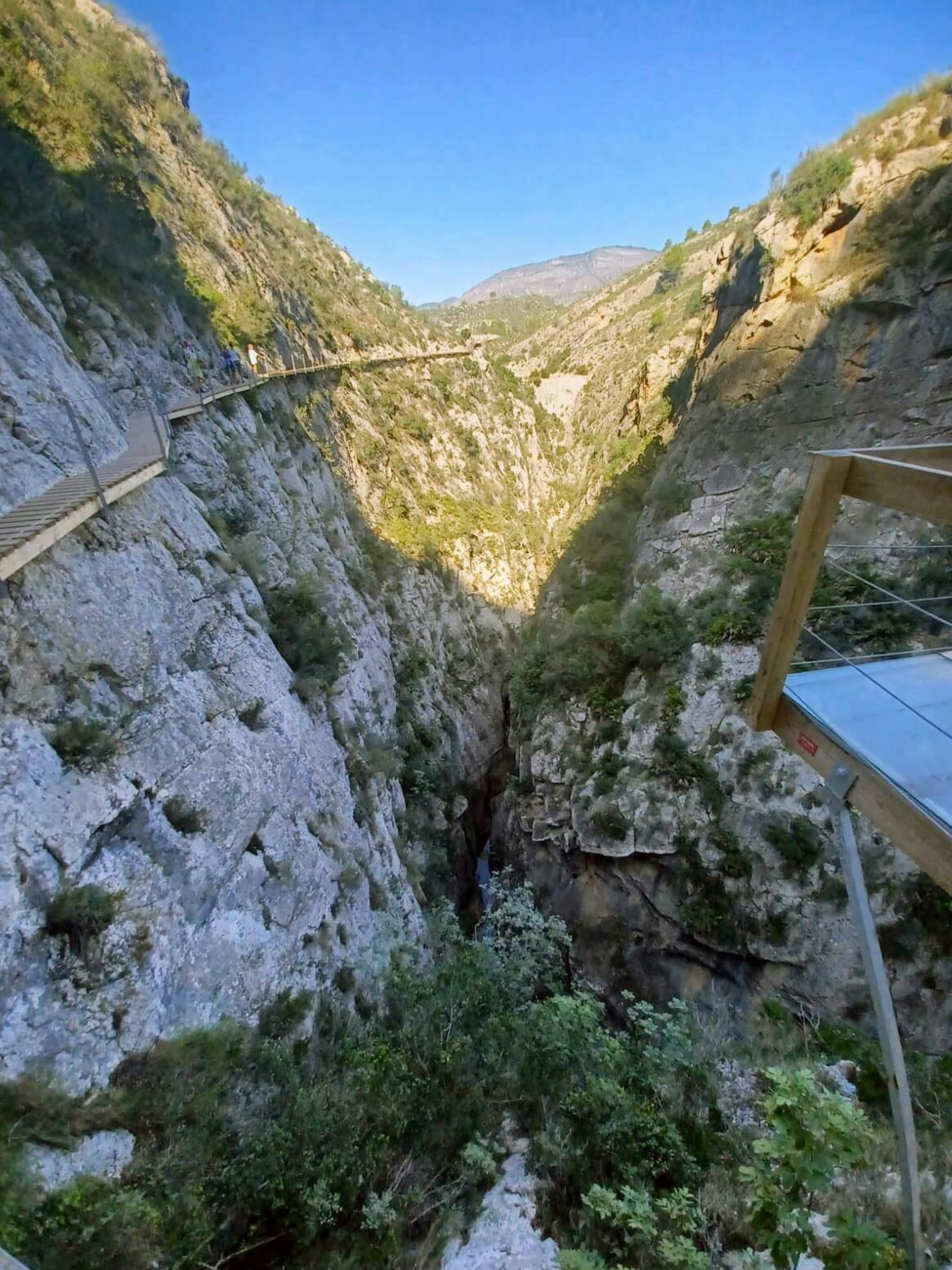 Half-day guided tour to Relleu with hike and museum visit