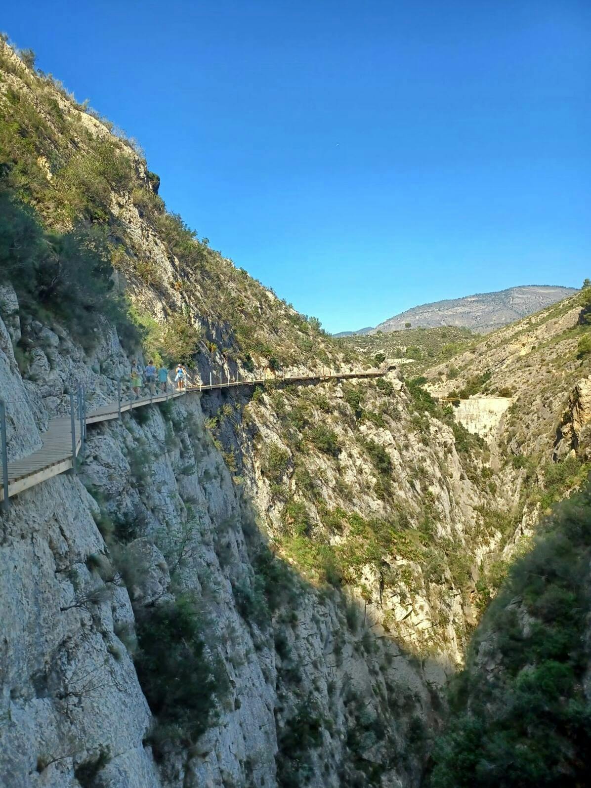 Half-day guided tour to Relleu with hike and museum visit