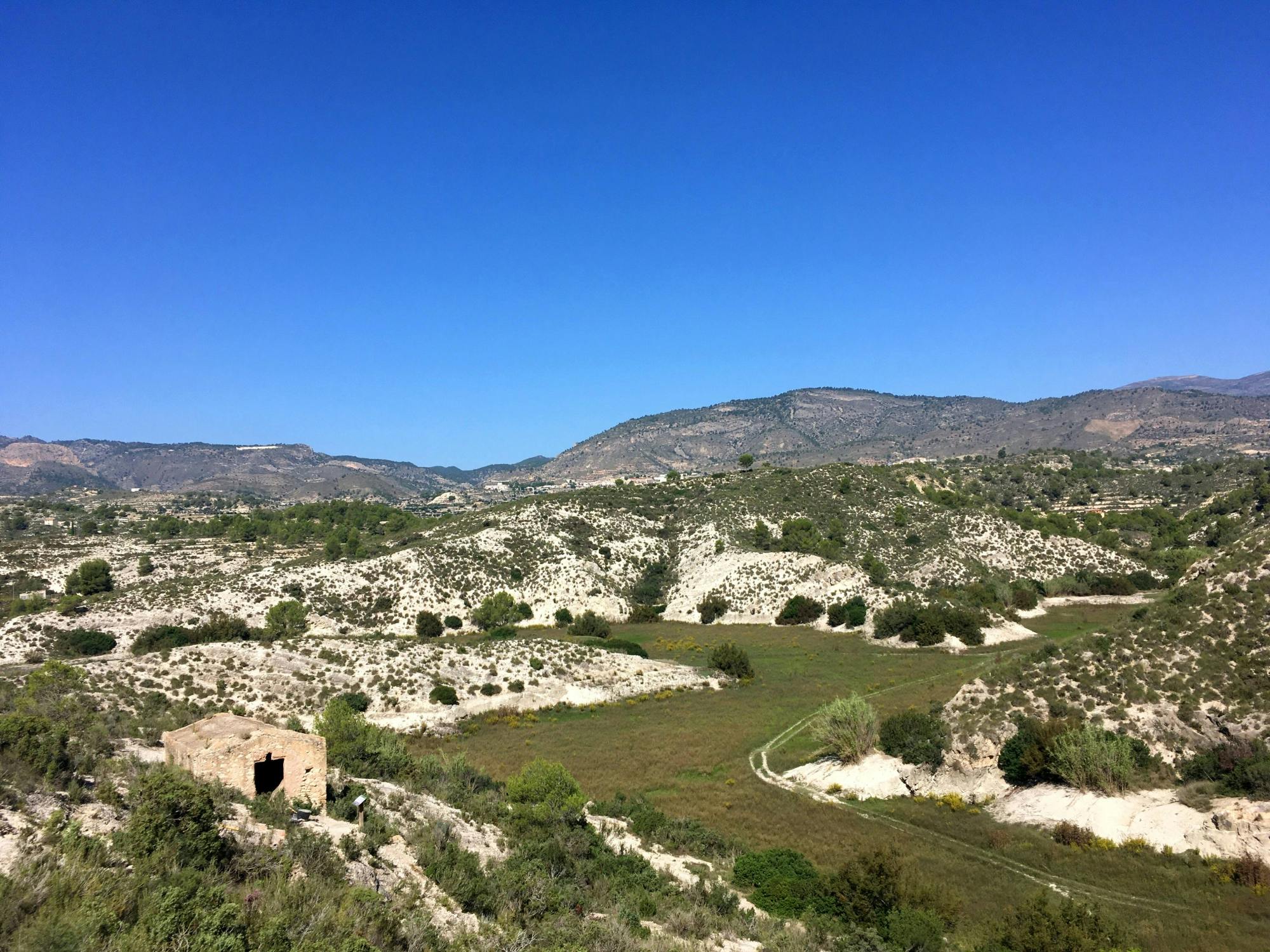 Half-day guided tour to Relleu with hike and museum visit