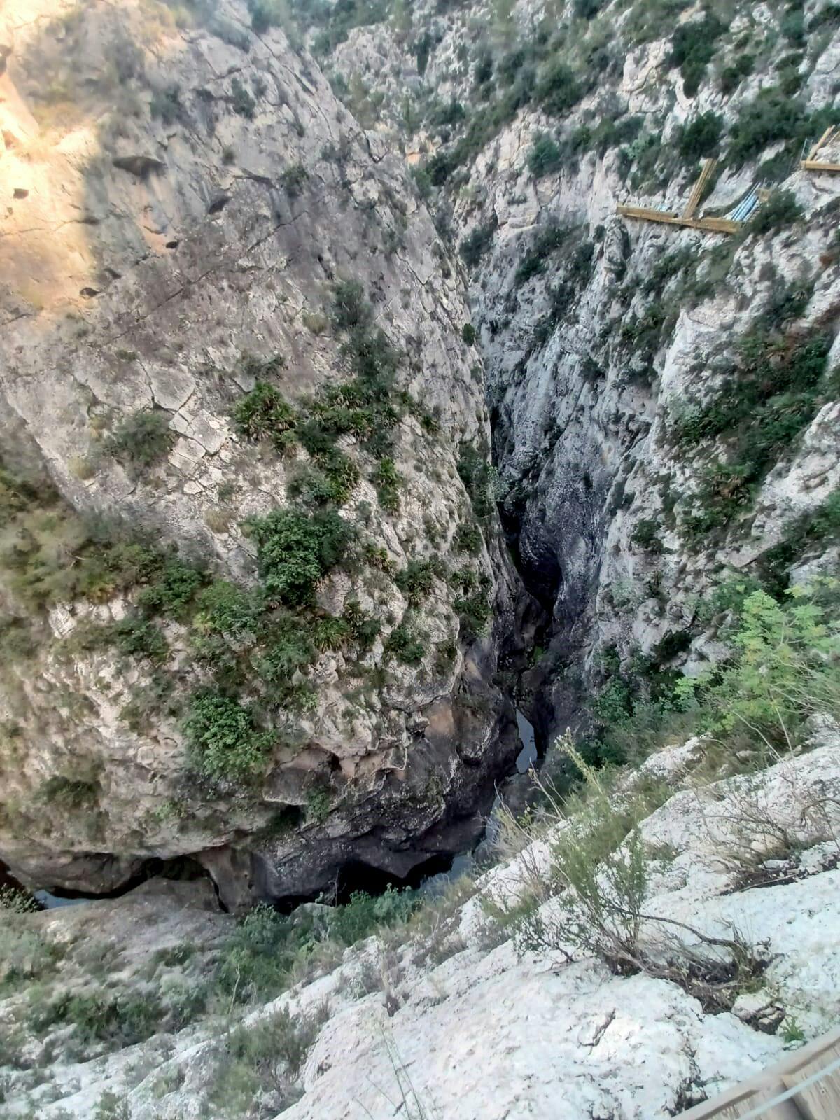 Half-day guided tour to Relleu with hike and museum visit