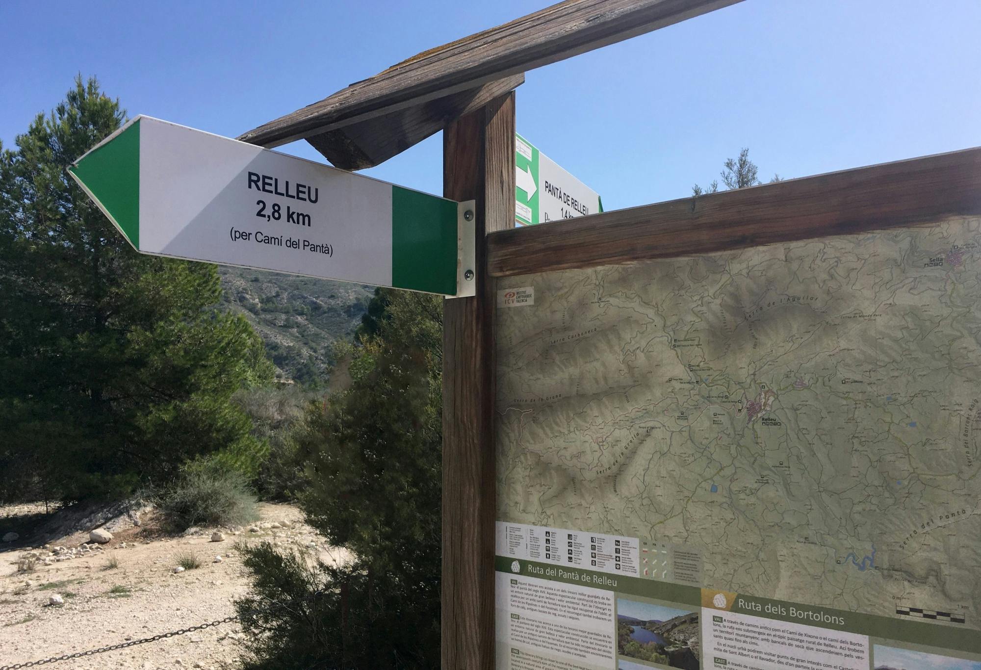 Half-day guided tour to Relleu with hike and museum visit