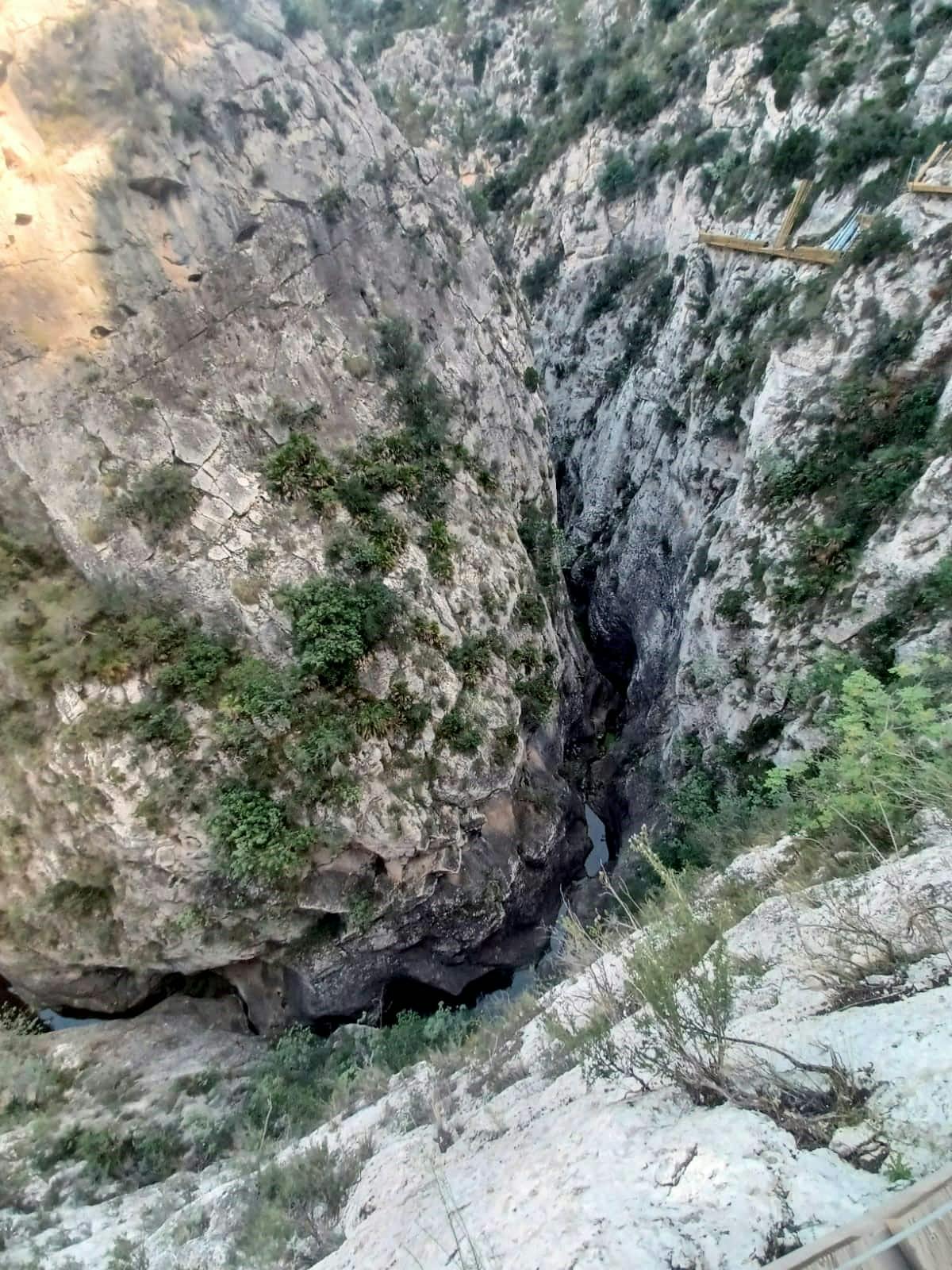 Half-day guided tour to Relleu with hike and museum visit