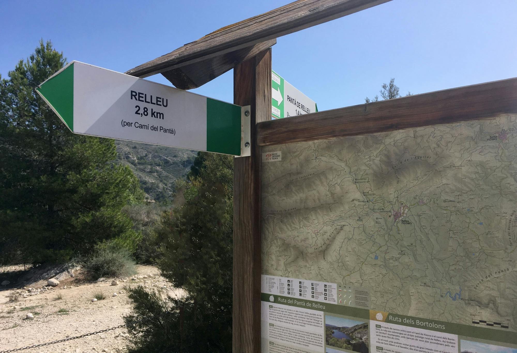 Half-day guided tour to Relleu with hike and museum visit