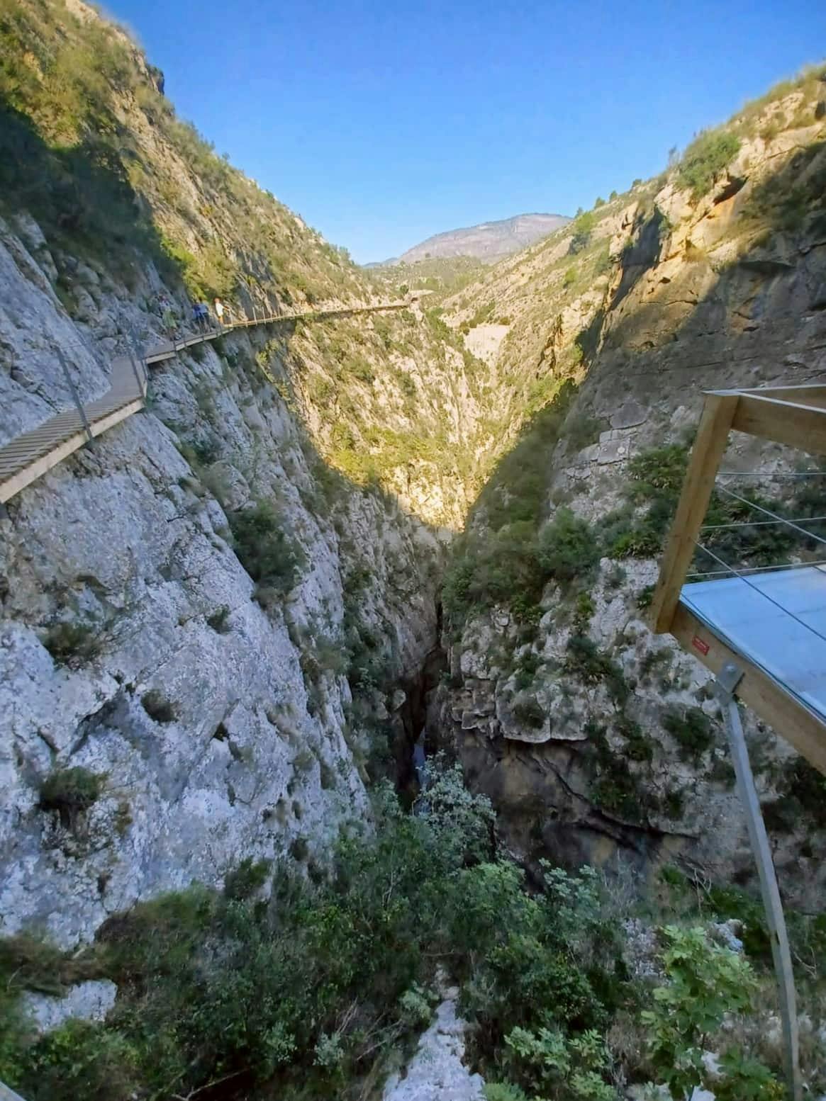 Half-day guided tour to Relleu with hike and museum visit