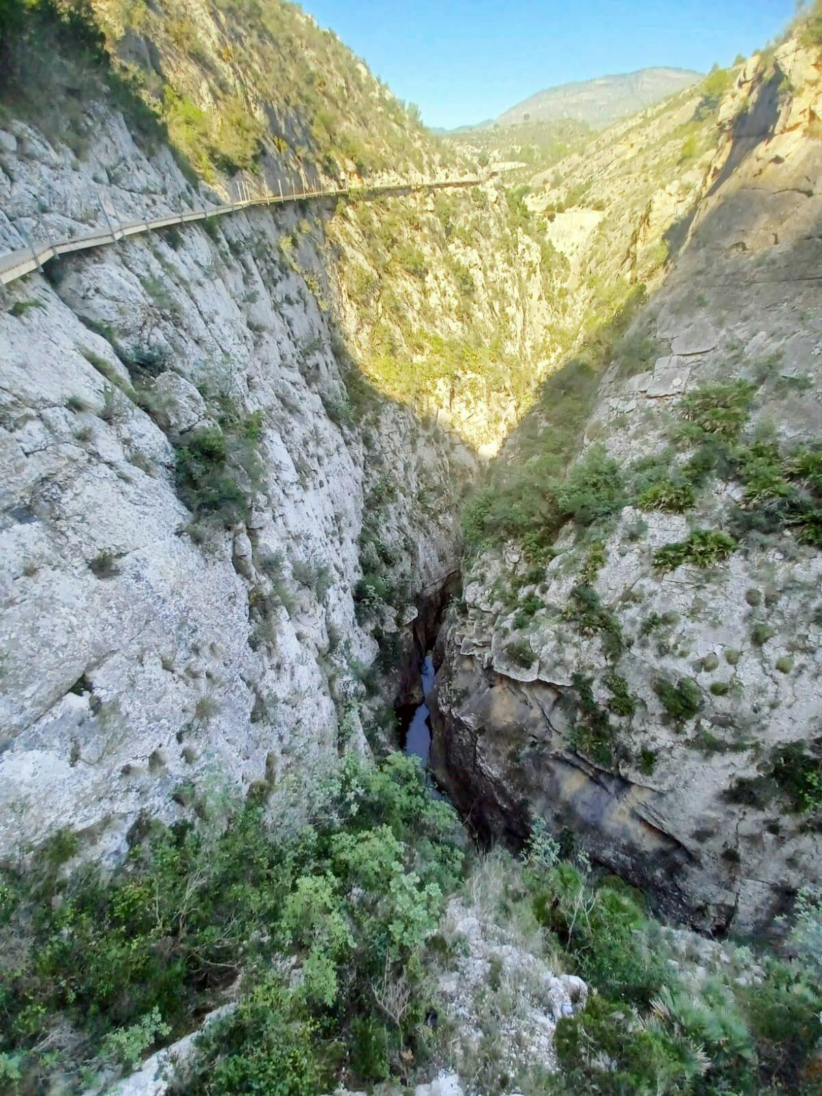 Half-day guided tour to Relleu with hike and museum visit