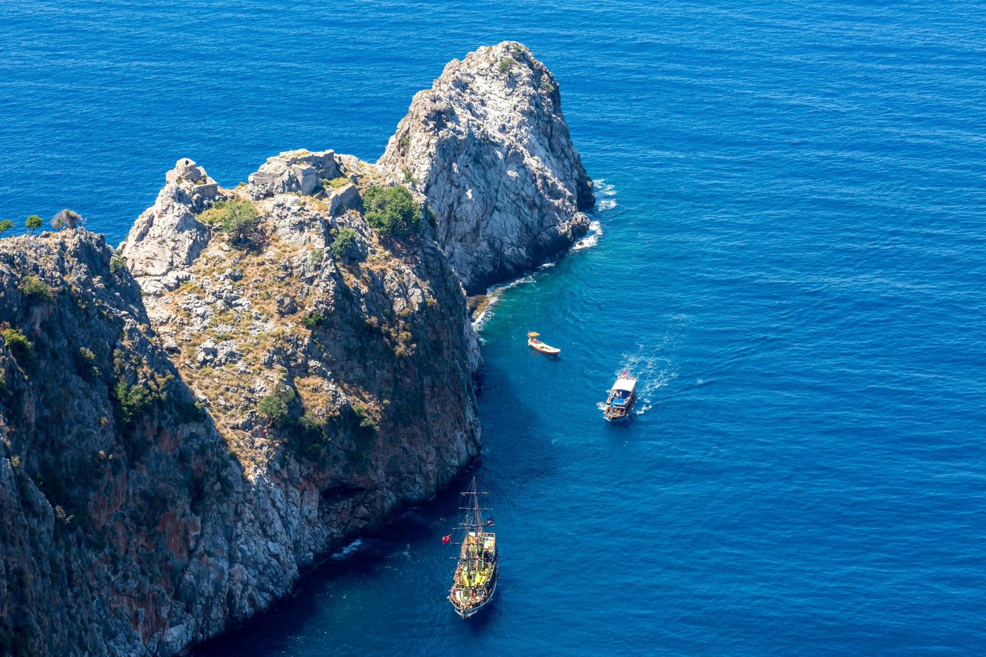 Adults-only boat cruise from Alanya with swimming stops and lunch