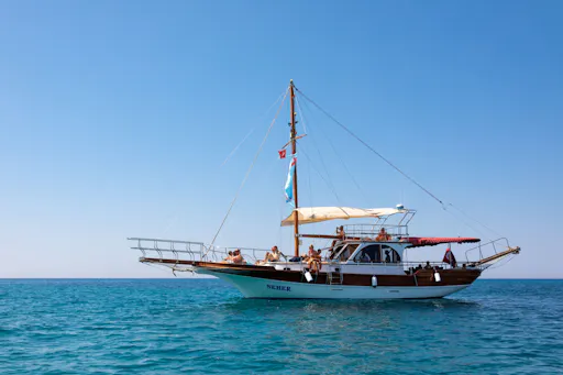 Adults-only Gulet cruise with lunch and drinks from Side