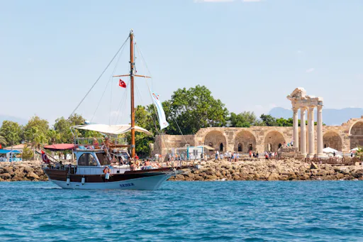 Adults-only Gulet cruise with lunch and drinks from Side