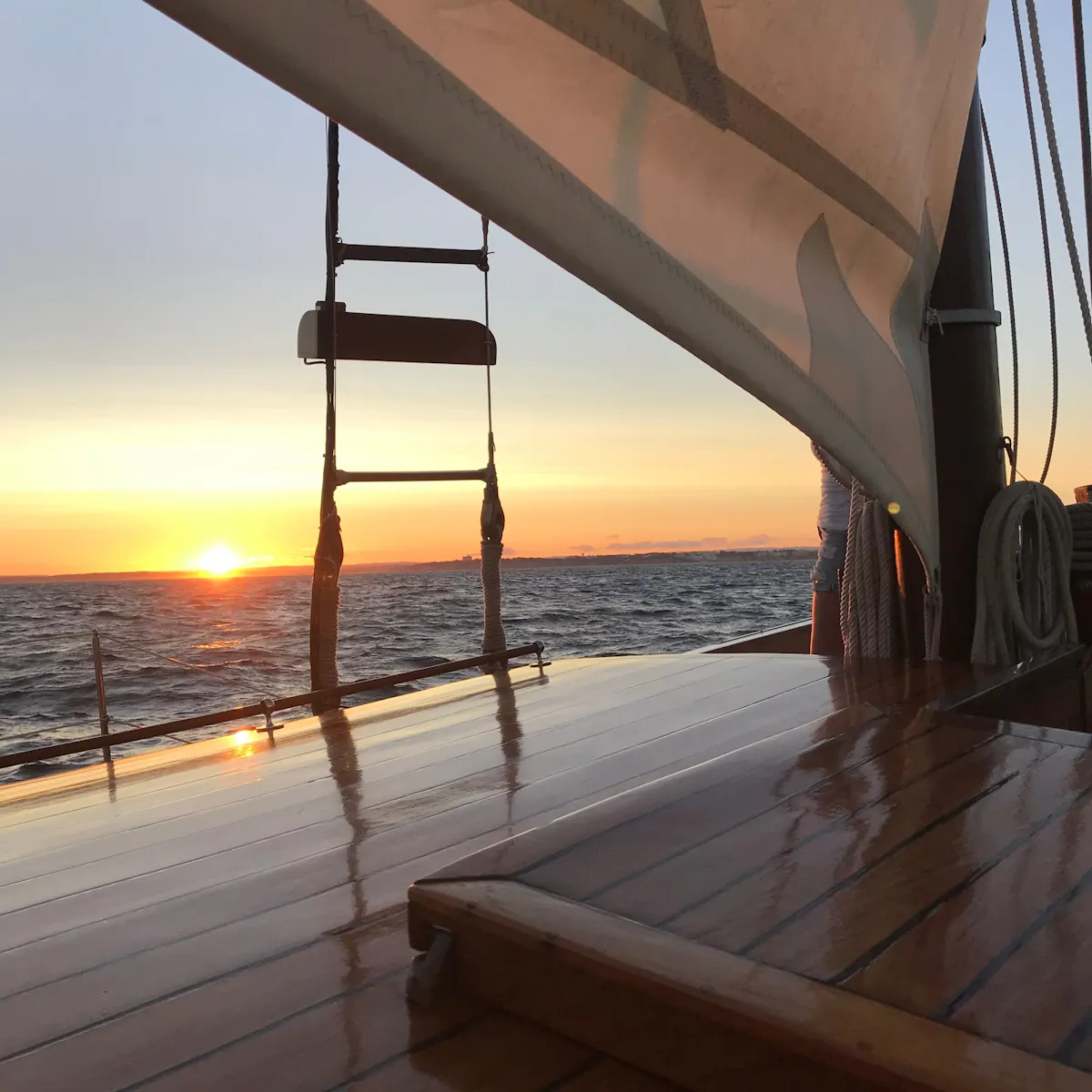 Sunset sailing in the Algarve with tapas, drinks and swimming