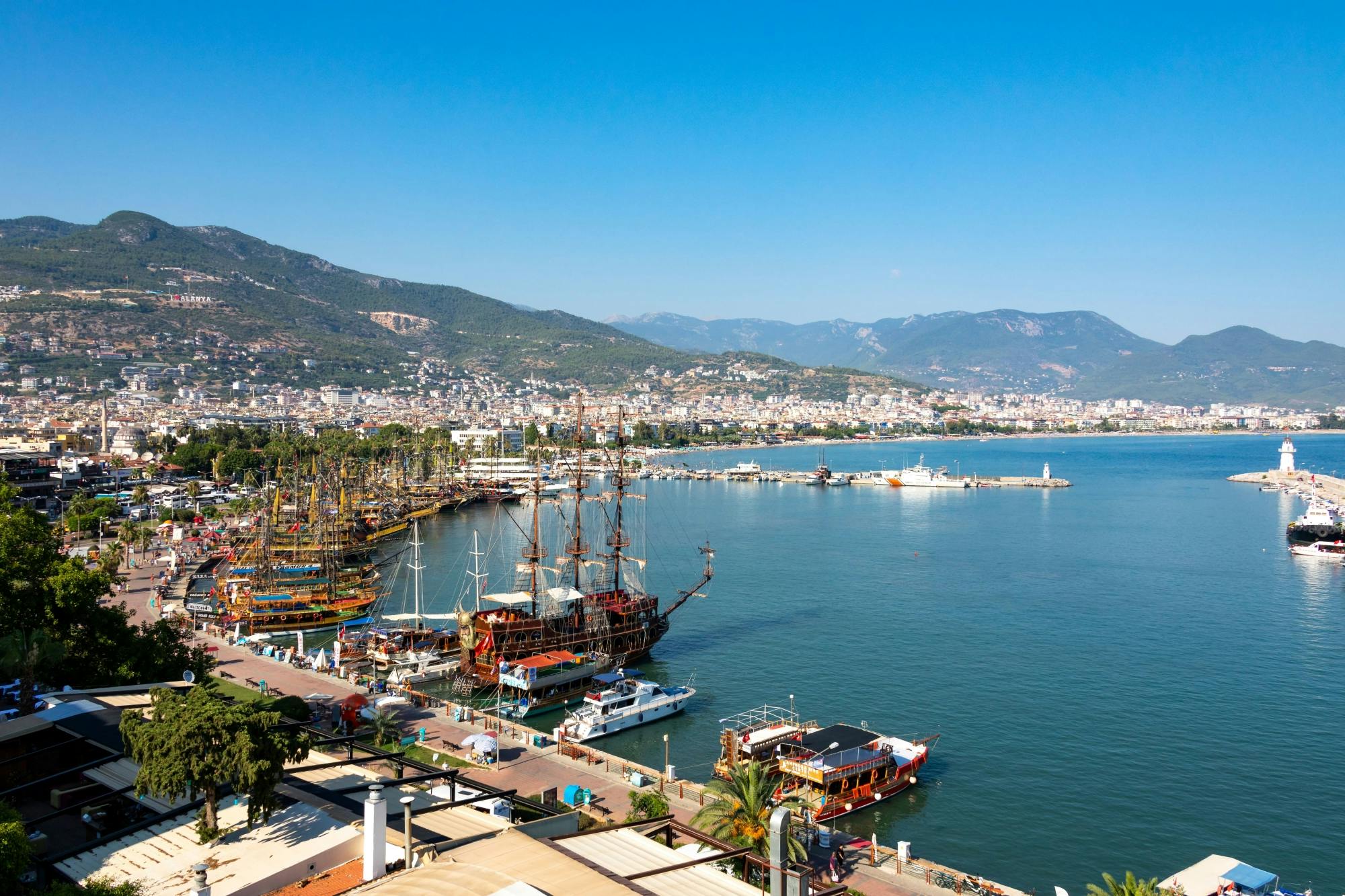 Adults-only boat cruise from Alanya with swimming stops and lunch