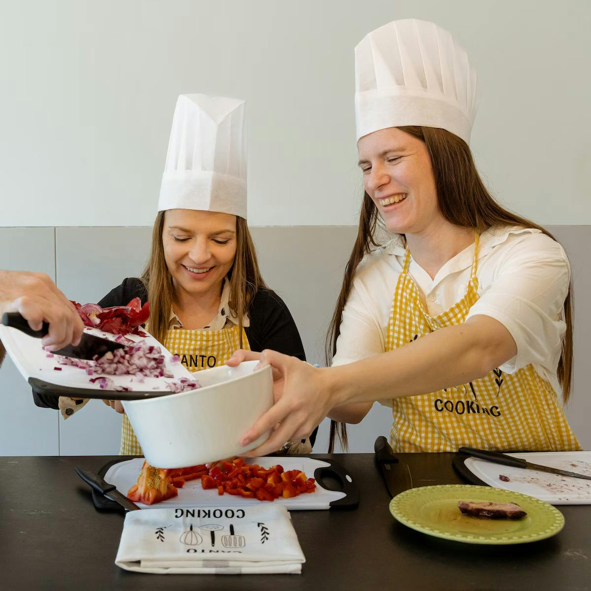 Portuguese Tapas Class and Market Tour With Lunch and Wine