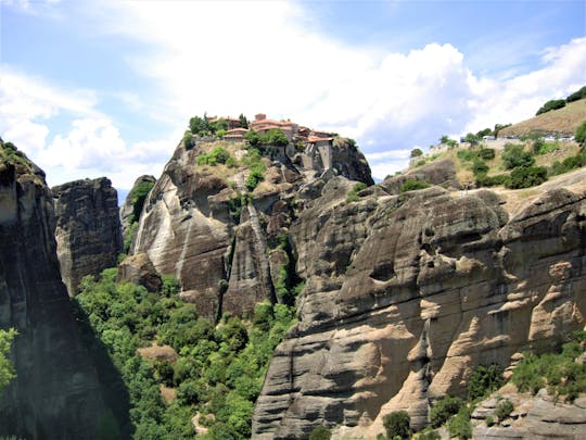 Visita a los monasterios de Meteora con almuerzo tradicional griego