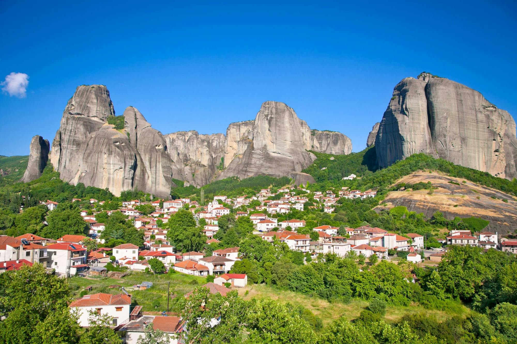 Meteora monasteries tour with traditional Greek lunch