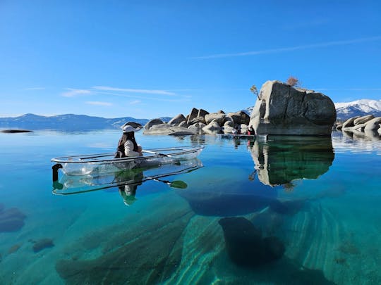 Explorez les criques cristallines du lac Tahoe en kayak transparent