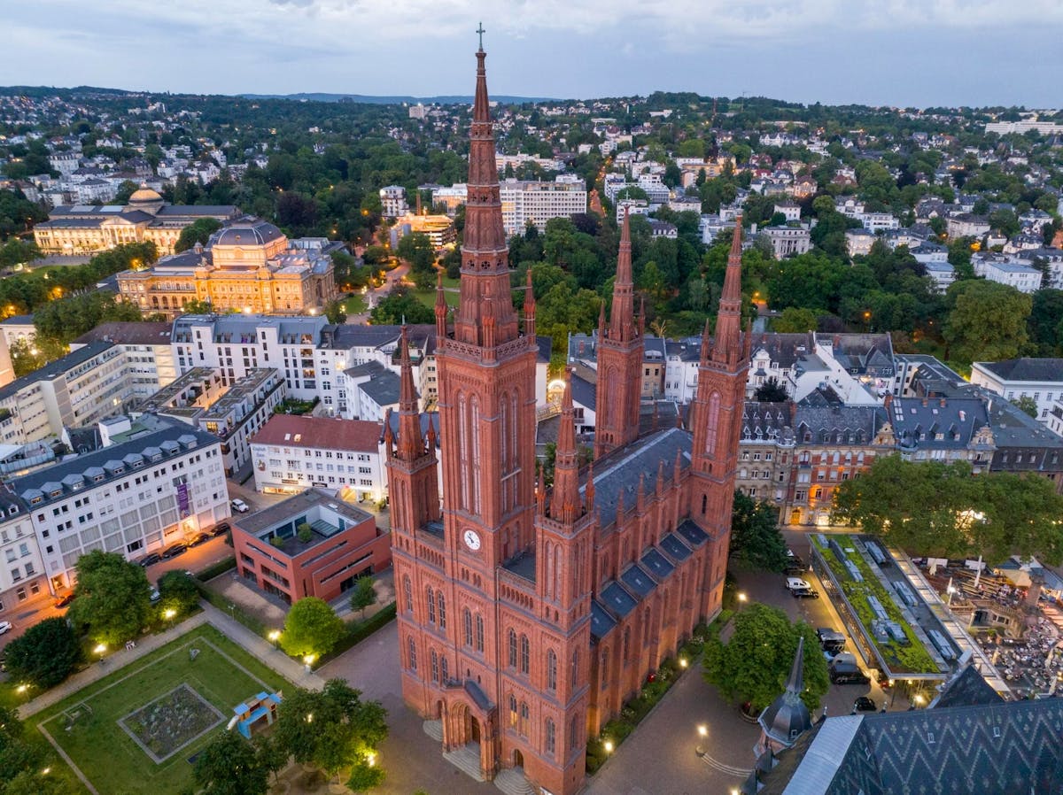 Wandeltocht langs de hoogtepunten van de stad Wiesbaden met een lokale gids