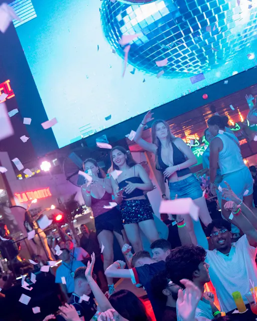 Cancun clubs basic access by Mandala Group