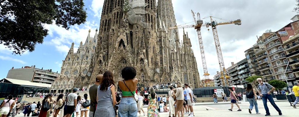 In-Depth Tour of Gaudí's Sagrada Família in a Small Group