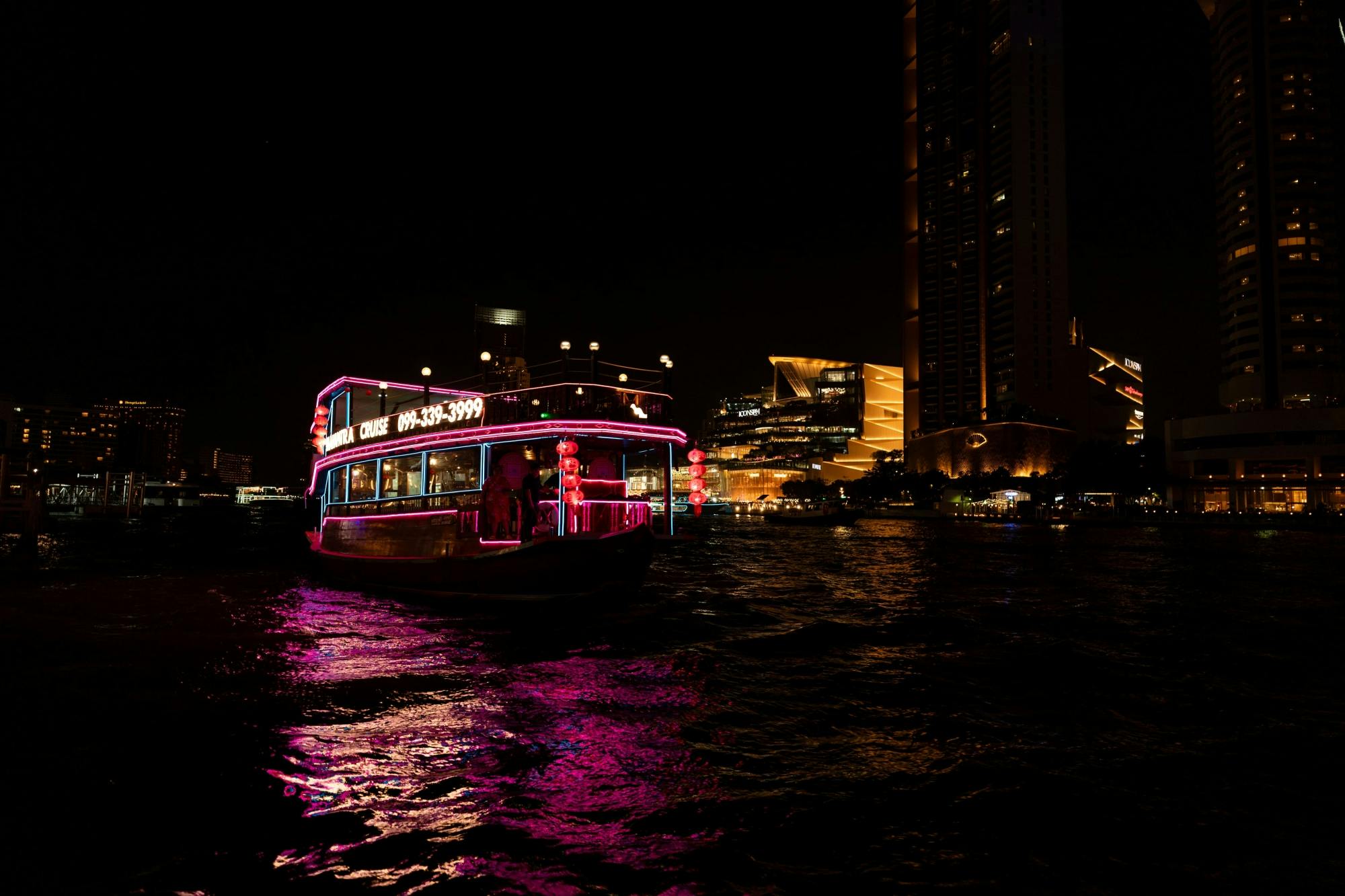 Abendliche Dinner-Kreuzfahrt mit Mahapatra Ticket