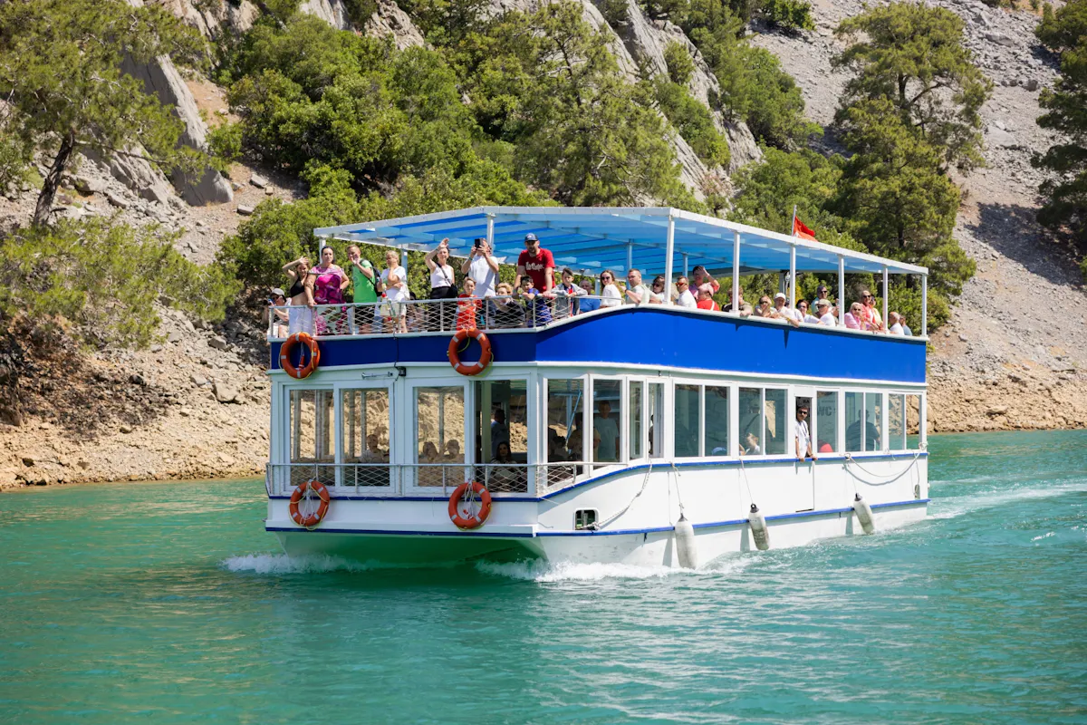 Green Canyon boat cruise with lunch and shopping