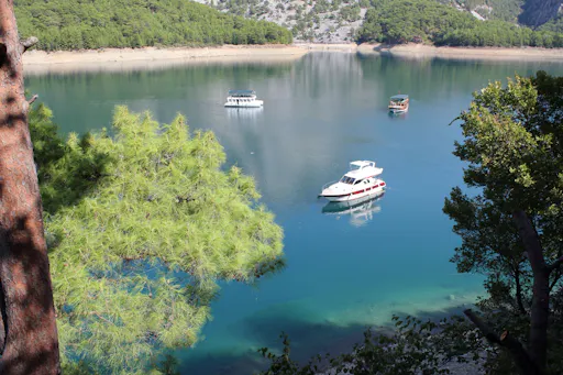 Green Canyon boat cruise with lunch and shopping