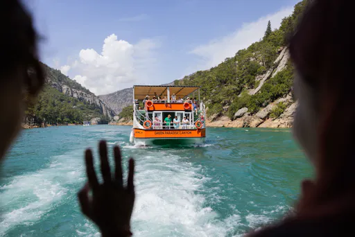 Green Canyon boat cruise with lunch and shopping