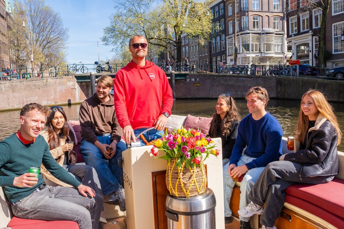 Cozy and fun canal boat tour of Amsterdam