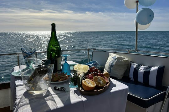 Customized boat tour with wine tasting in Portimão
