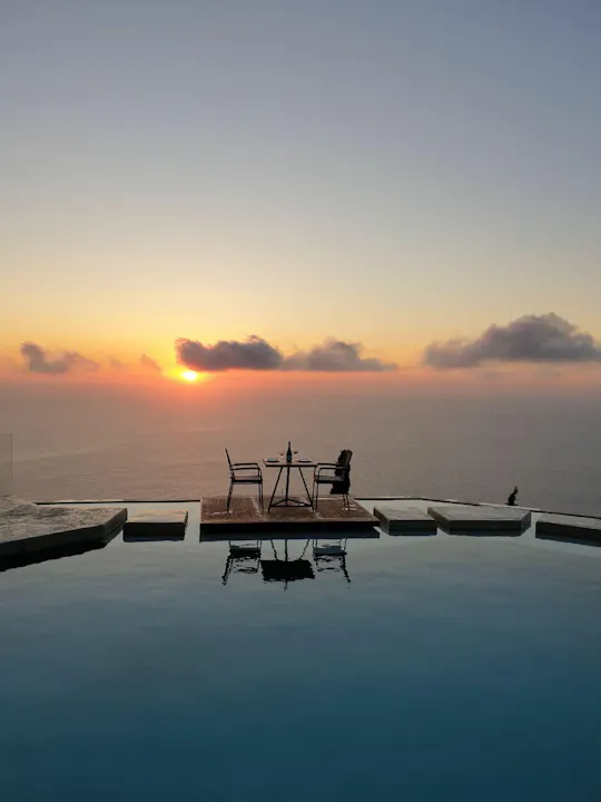 Pôr do sol no restaurante e bar Amente com traslados