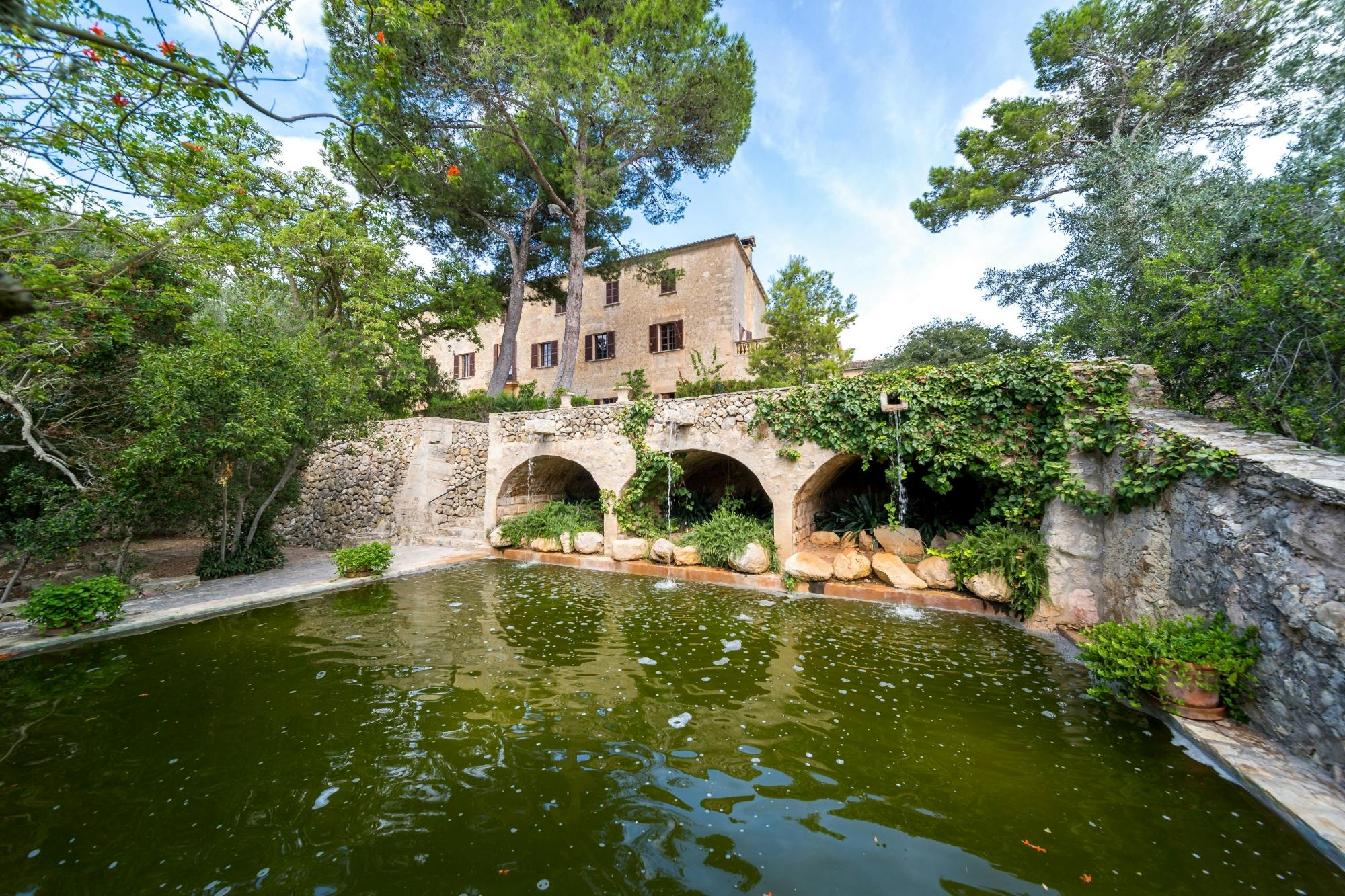 Majorcan El Calderers Estate and Hams Caves tour