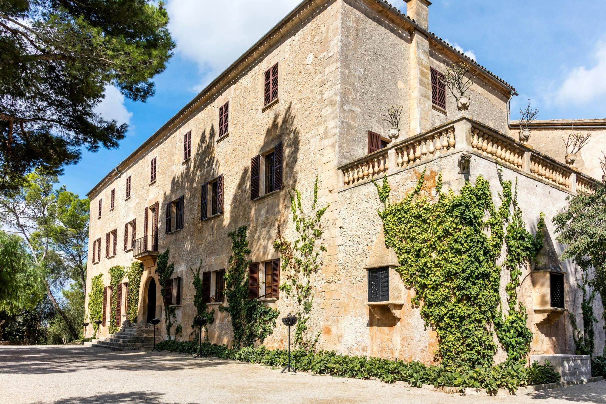 Majorcan El Calderers Estate and Hams Caves tour