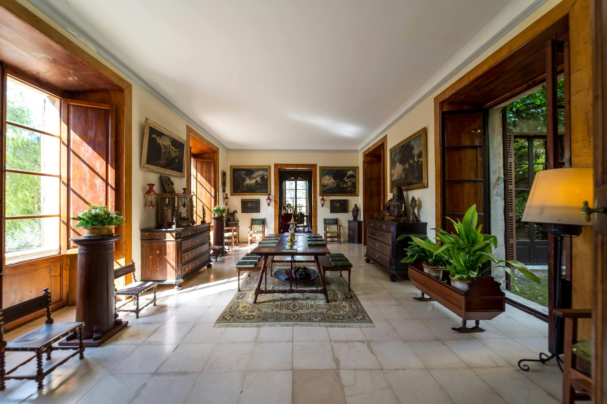 Majorcan El Calderers Estate and Hams Caves tour