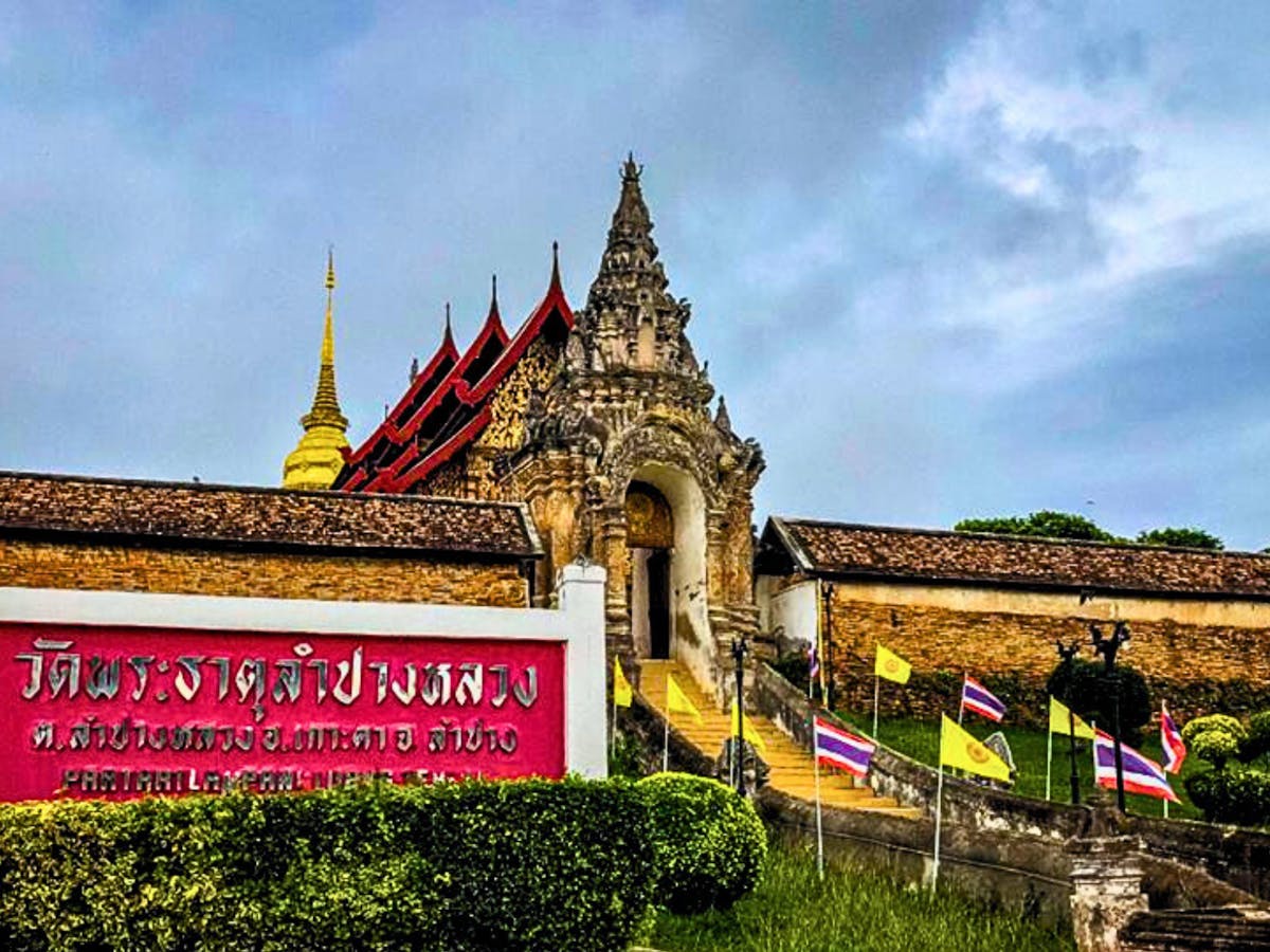 Ervaar de cultuur vanaf Lampang met privébusje en chauffeur