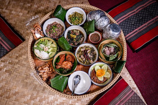 Traditioneel Noord-Thais diner met culturele show