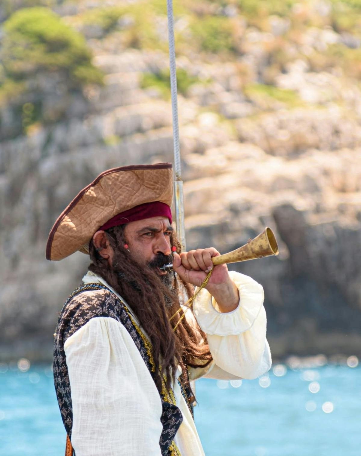 Piratenavontuur naar Sazan en Karaburun vanuit Vlora