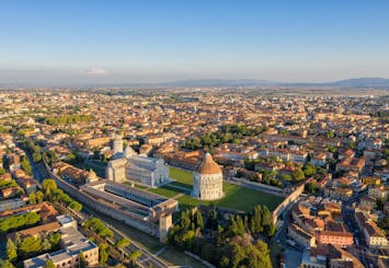 Full-day Pisa and Lucca guided tour from Florence