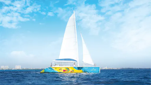 Isla Mujeres Catamaran Cruise, Beach Club & Snorkelling