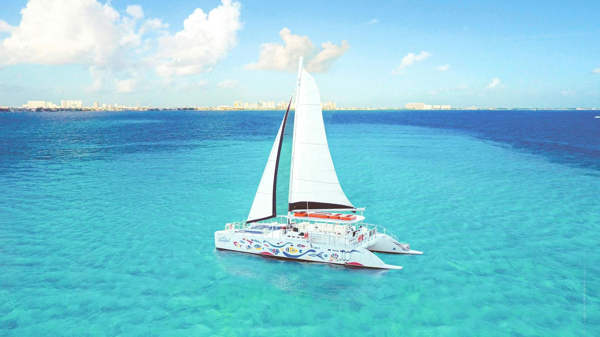Isla Mujeres Catamaran Cruise, Beach Club & Snorkelling