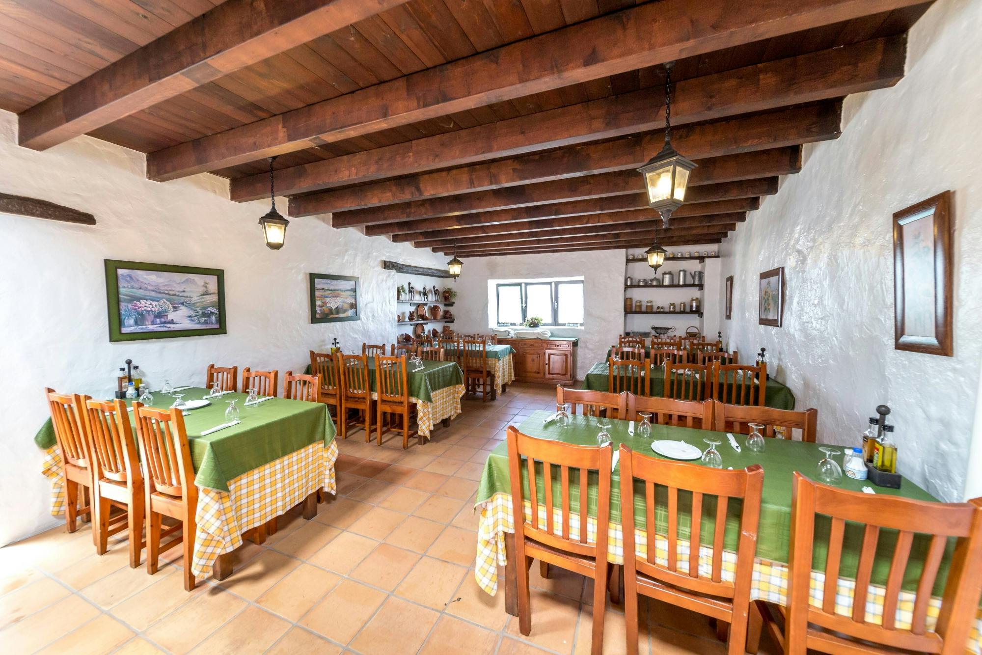 Full-day Northern Lanzarote art and sightseeing tour