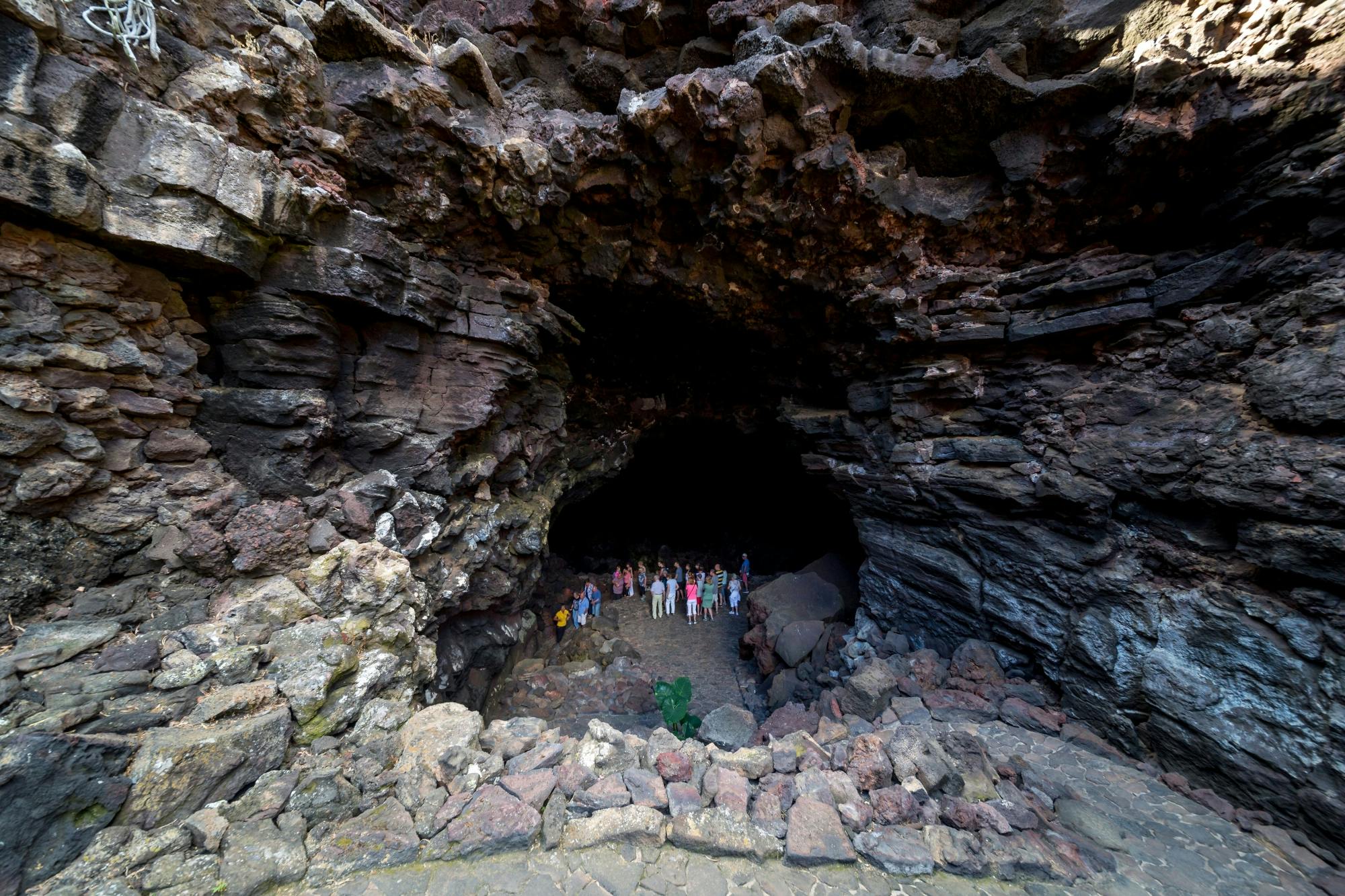 Full-day Northern Lanzarote art and sightseeing tour