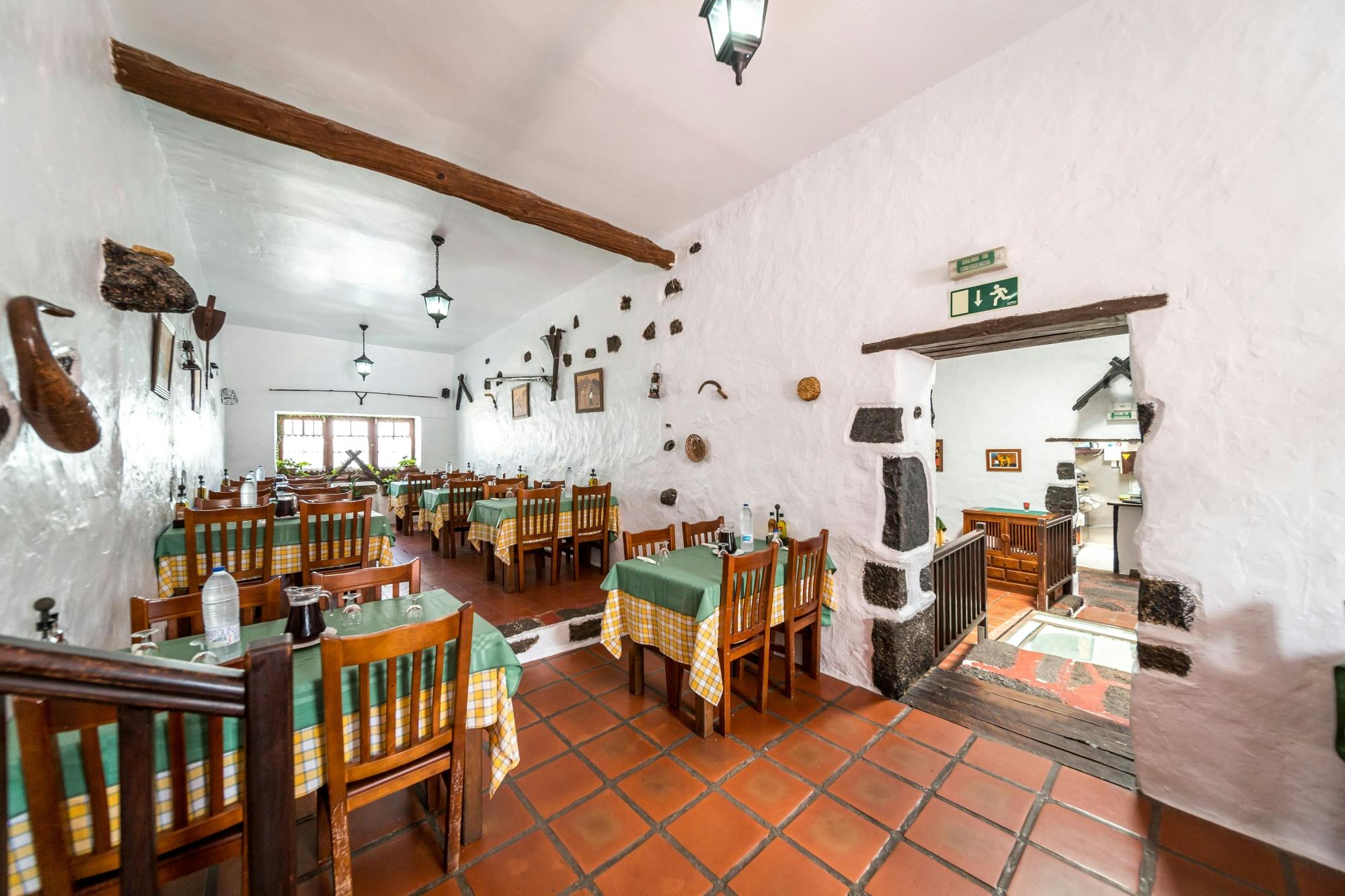 Full-day Northern Lanzarote art and sightseeing tour