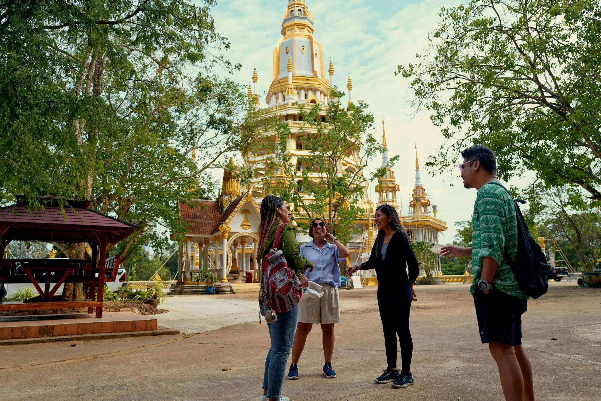 Passeio pela cidade de Krabi e pelo templo da caverna do tigre