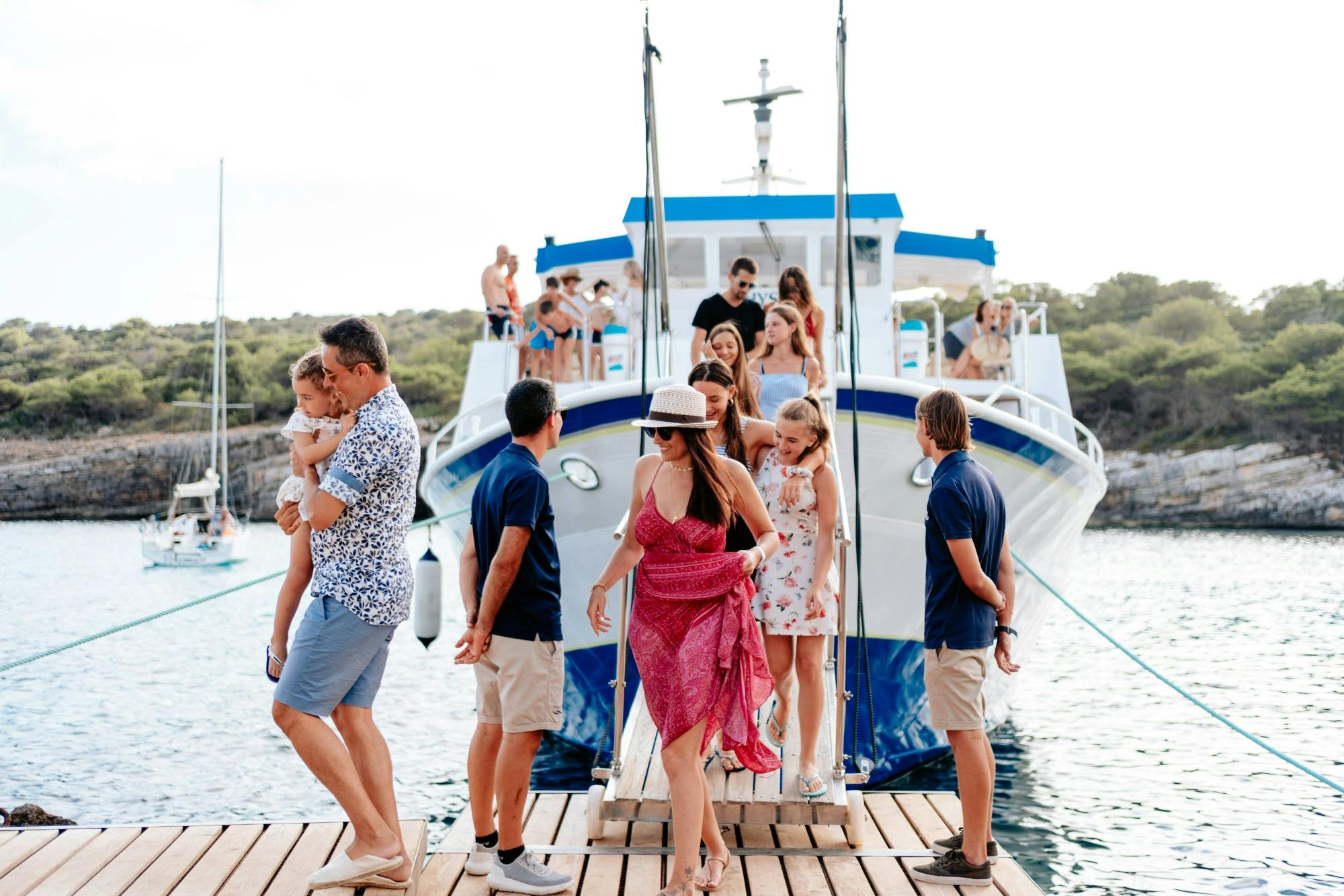Half-day boat cruise in Menorca with beach stop