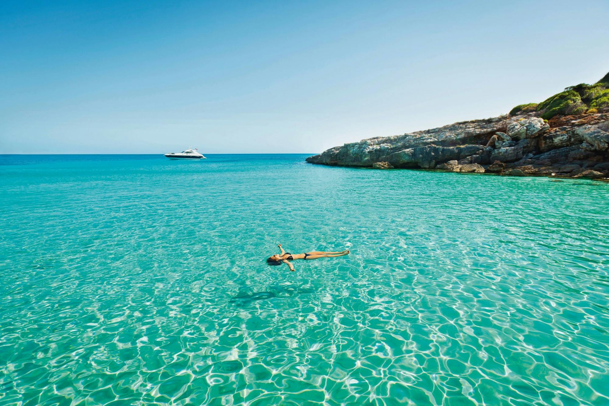 Half-day boat cruise in Menorca with beach stop